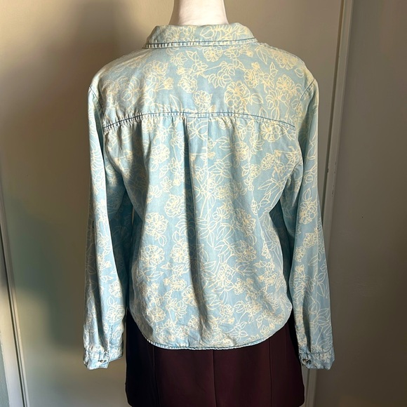 Velvet Heart Chambray Floral Print Button Down Tie Front Roll Cuff Shirt - Picture 5 of 10